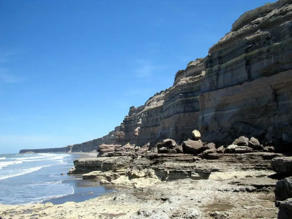 Advierten sobre derrumbe de acantilados en la costa marítima