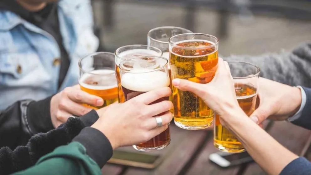 Conocé a qué edades es más dañino el alcohol para el cerebro