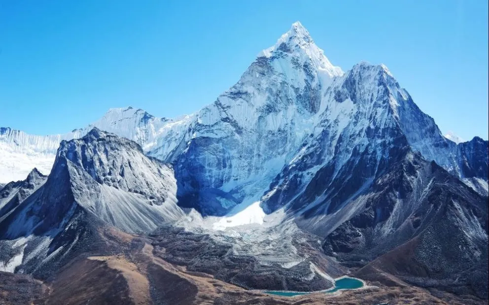 El monte Everest, cada vez más alto: ahora mide 86 centímetros más