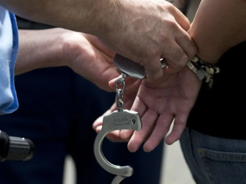 Se quedó sin récord: robó en un comercio, quiso escapar nadando y lo atraparon