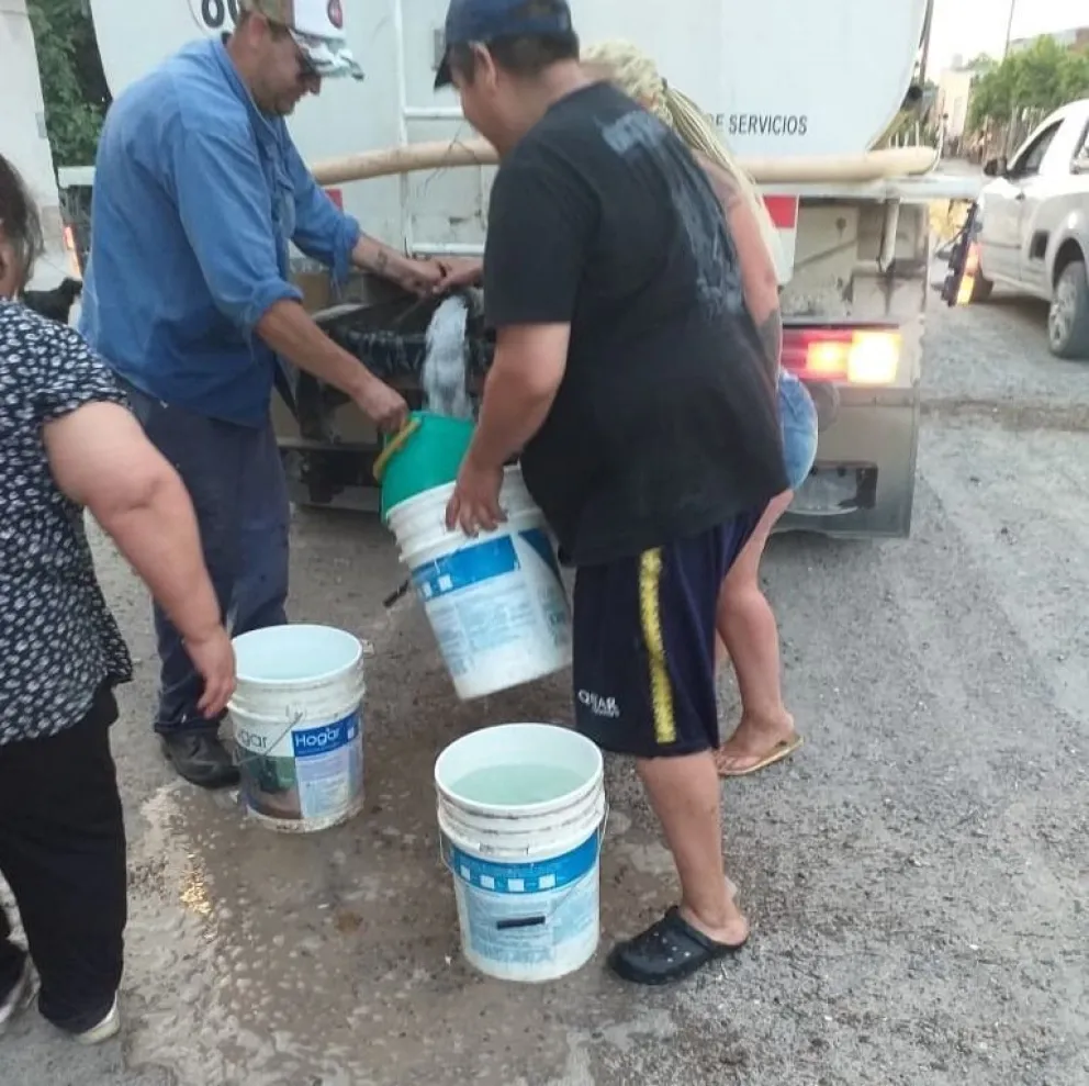 Siguen sin agua y habrá un nuevo reparto con camión cisterna