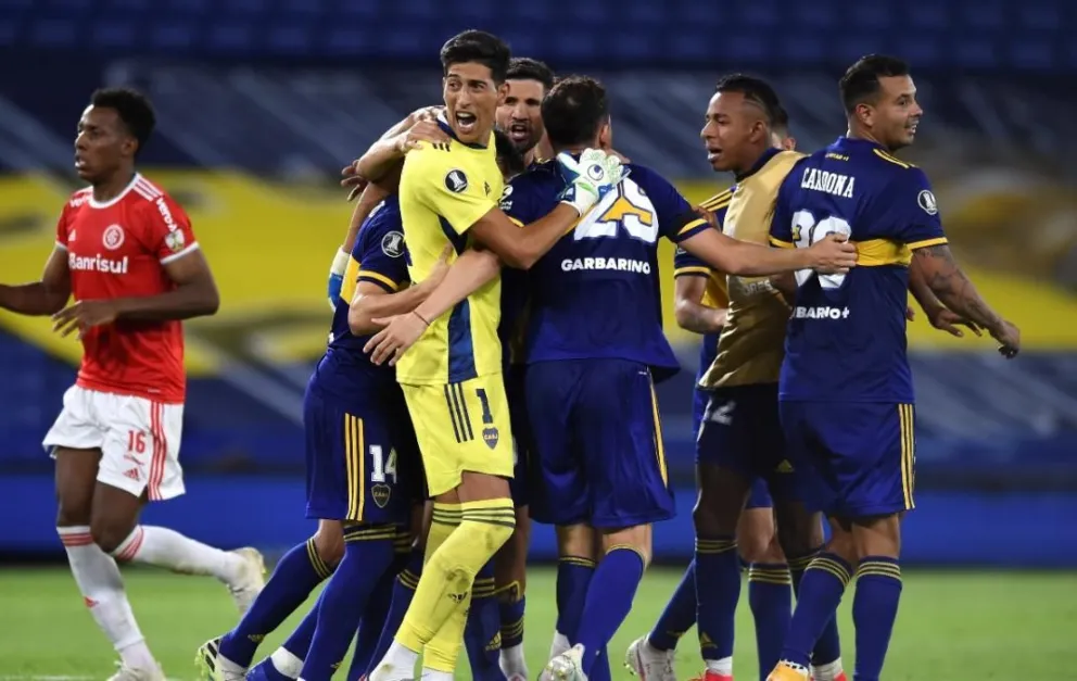 En una noche dramática, Boca avanzó a cuartos por penales y jugará con Racing