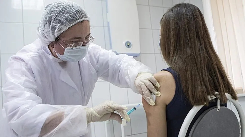 COVID-19: recomiendan que también se vacunen quienes hayan tenido el virus