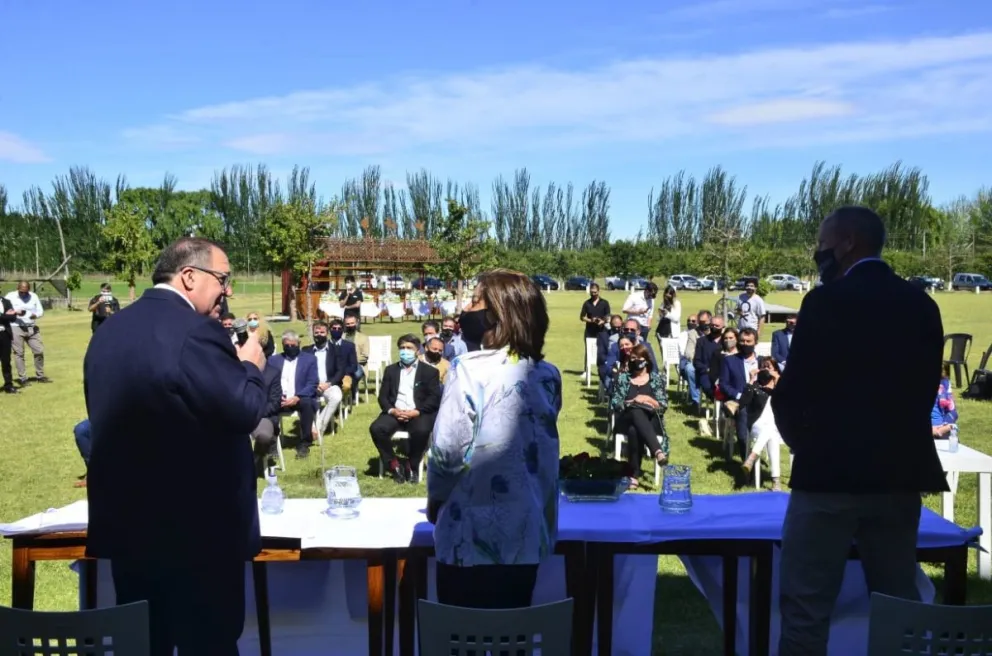 Carreras entregó fondos a los Municipios para garantizar sueldos