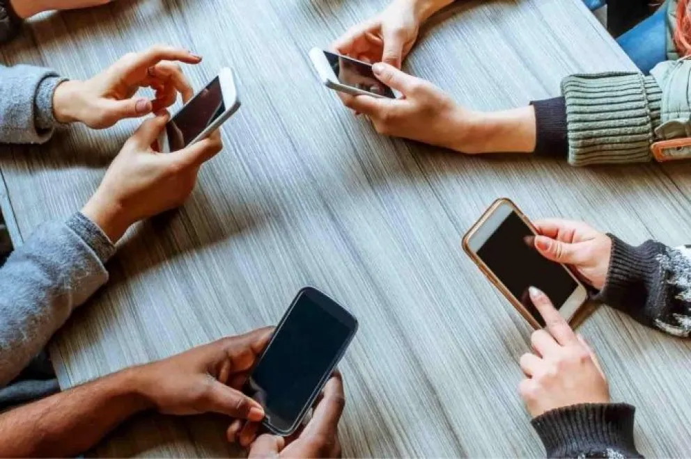 ¿Cuánto afecta tu celular al medio ambiente?