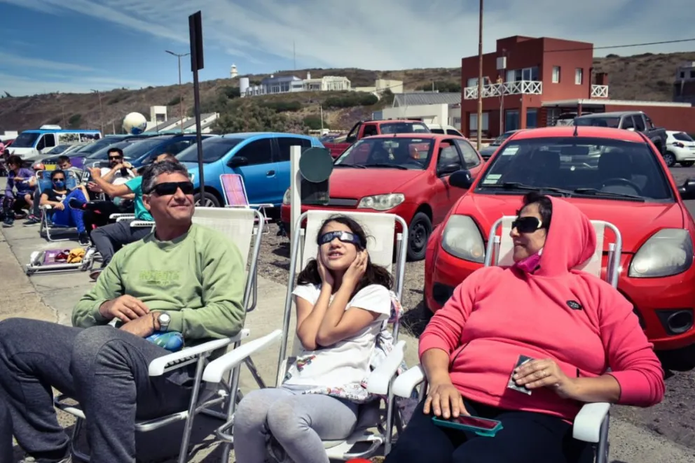 Pese a los malos presagios, el eclipse se disfruta en toda su magnitud