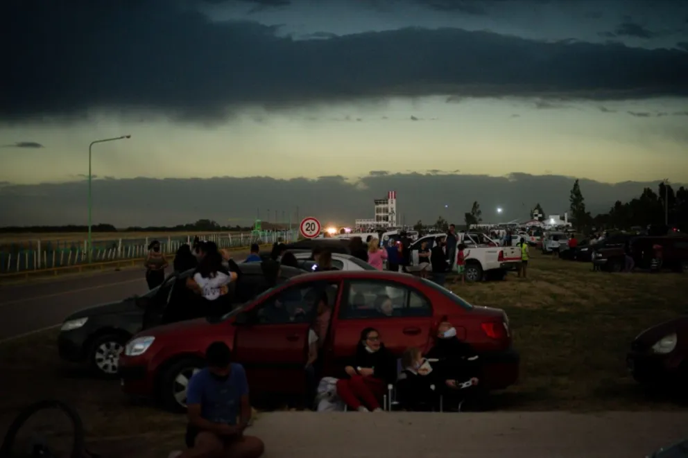 Desde Viedma también se siguió el #Eclipse2020, con marcada expectativa