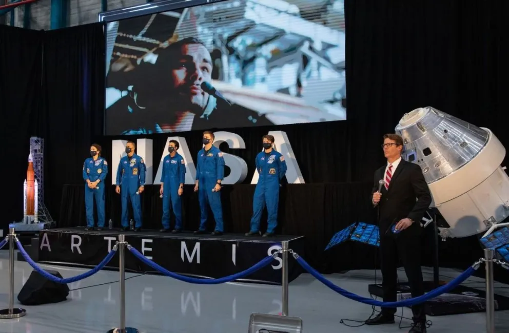 La NASA seleccionó a nueve mujeres y nueve hombres para viajar a la Luna en 2024