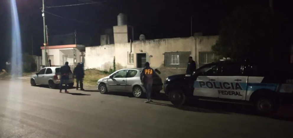 Detuvieron a cuatro personas por narcotráfico tras dos allanamientos