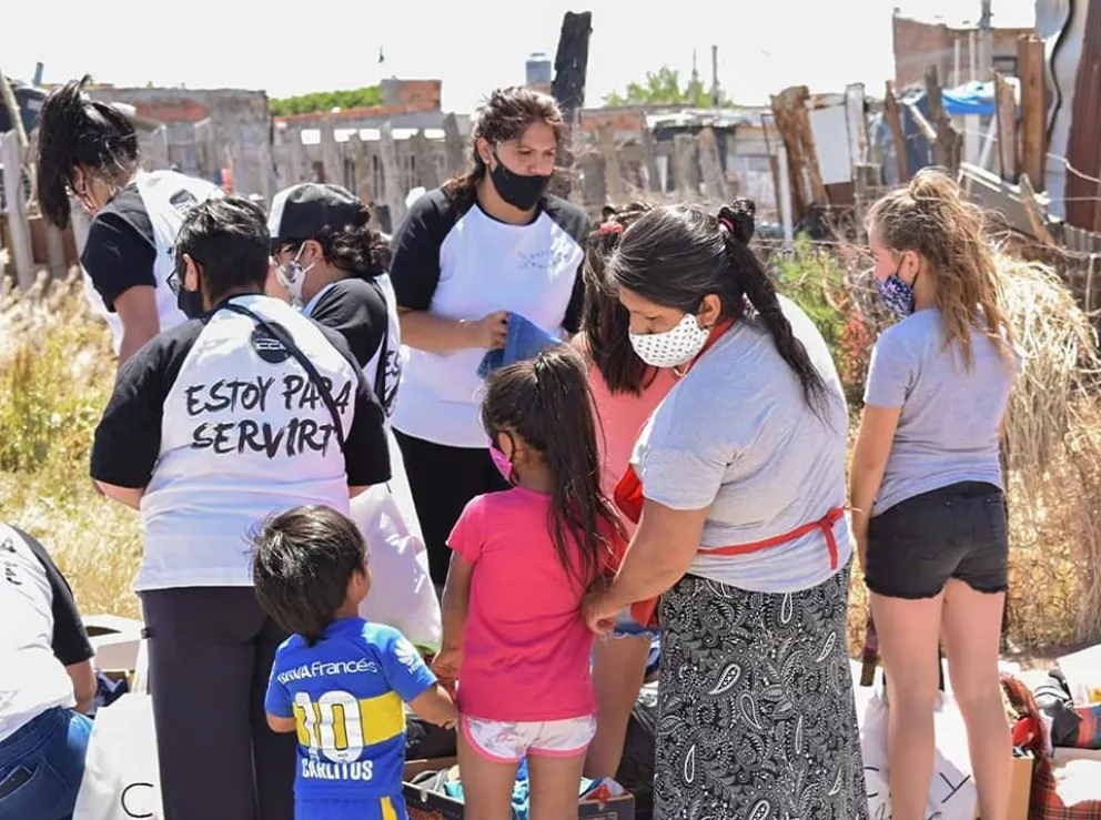 Con la entrega de artículos gratis, la Expo Navidad se traslada a los barrios