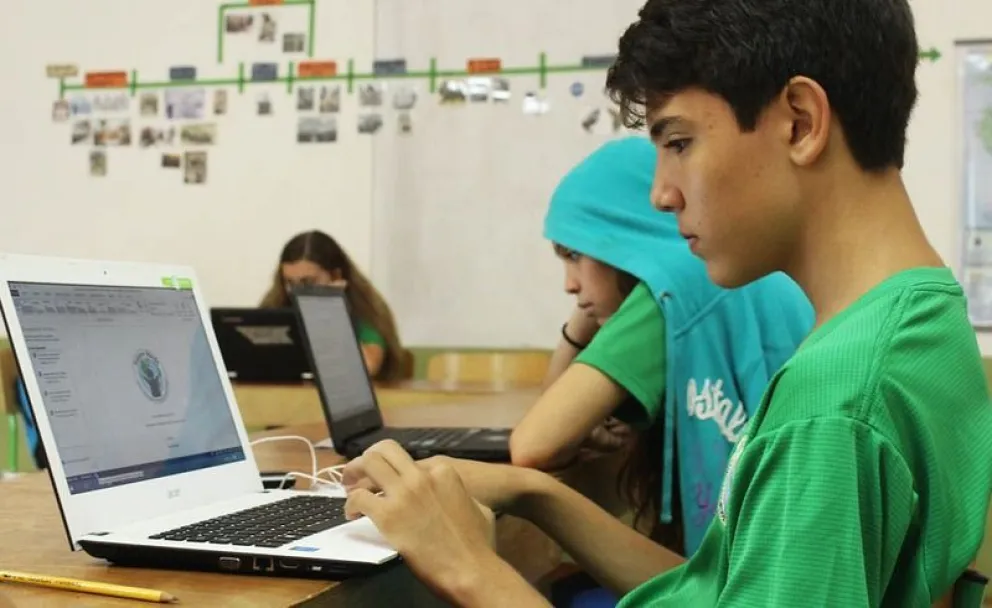 El 60% de los estudiantes pobres de Argentina no tiene computadora en su casa