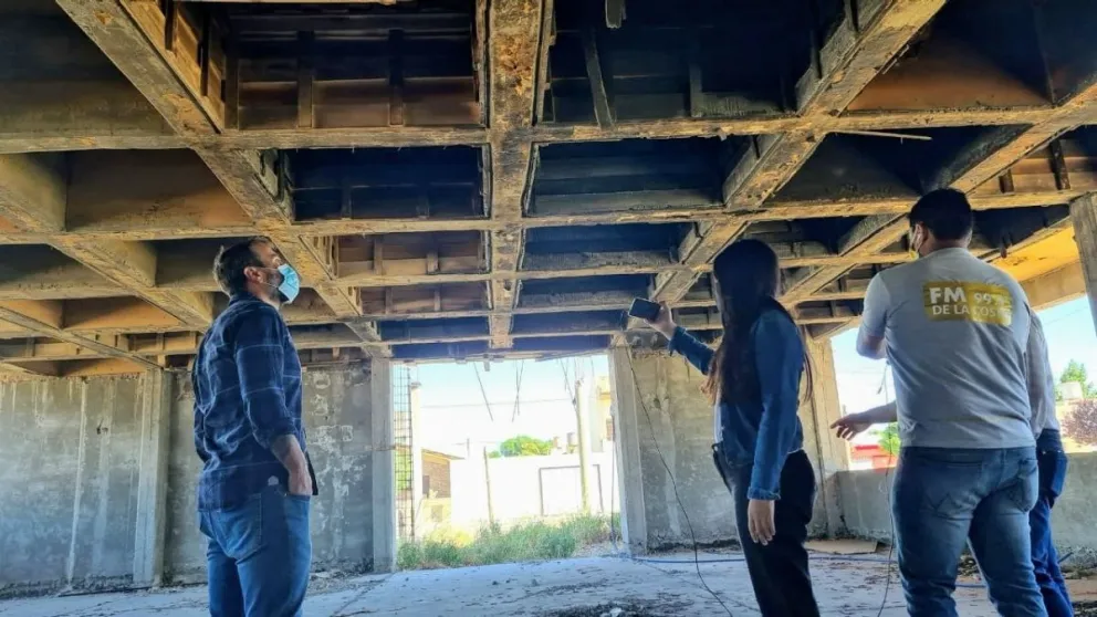 Edificio abandonado y con una persona viviendo en estado de vulnerabilidad