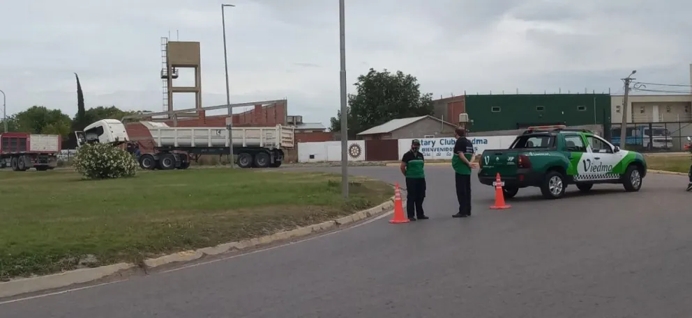 Camión tuvo desperfecto en medio de la rotonda y se cortó el tránsito