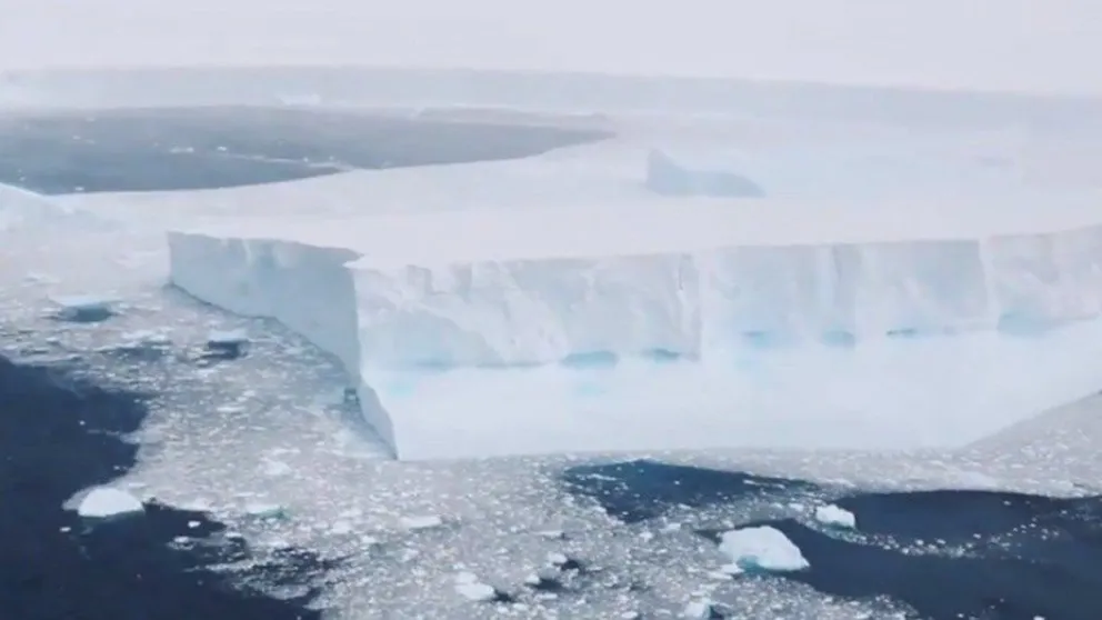 Un enorme iceberg a punto de impactar contra las islas Georgias del Sur