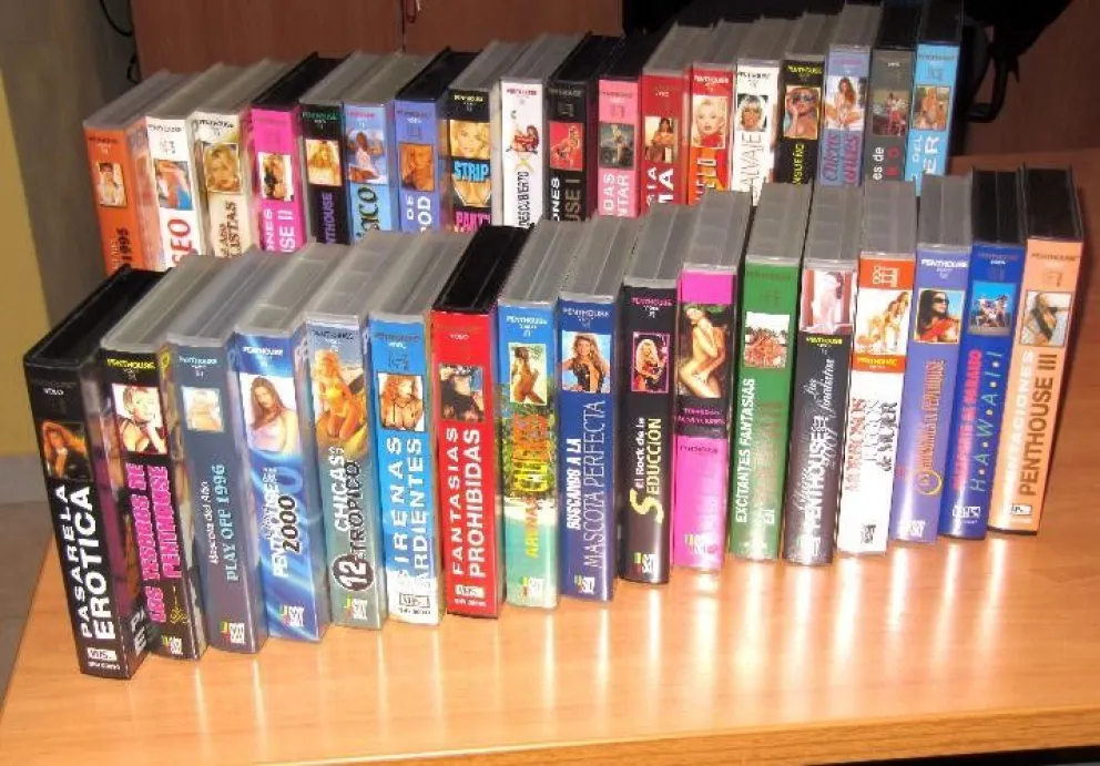 Les hizo juicio a sus padres por tirarle una colección de videos porno y les ganó