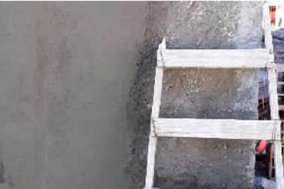 ART deberá indemnizar a obrero que cayó de una escalera