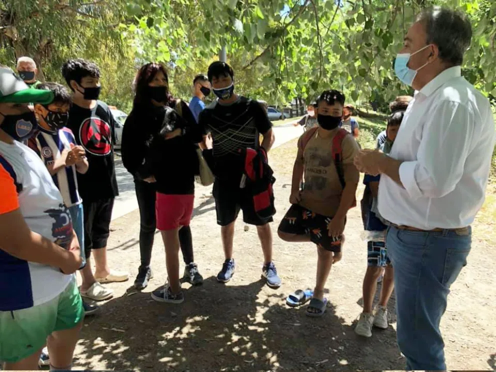 Equipamiento para escuelas de canotaje y atletismo