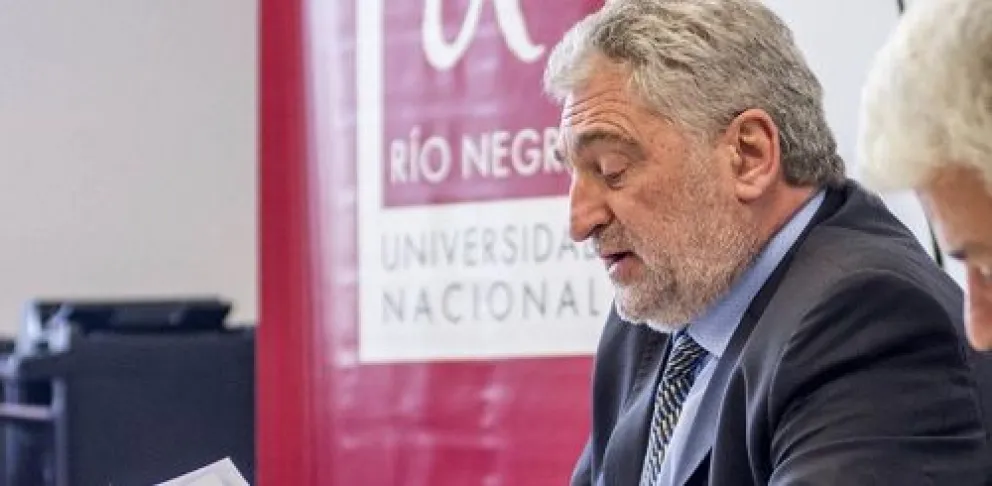 Docentes acusaron a Del Bello de prácticas "autoritarias y antidemocráticas"