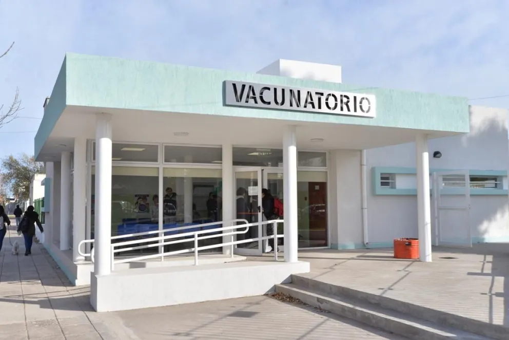 Los primeros en vacunarse serán trabajadores de las terapias y laboratorio