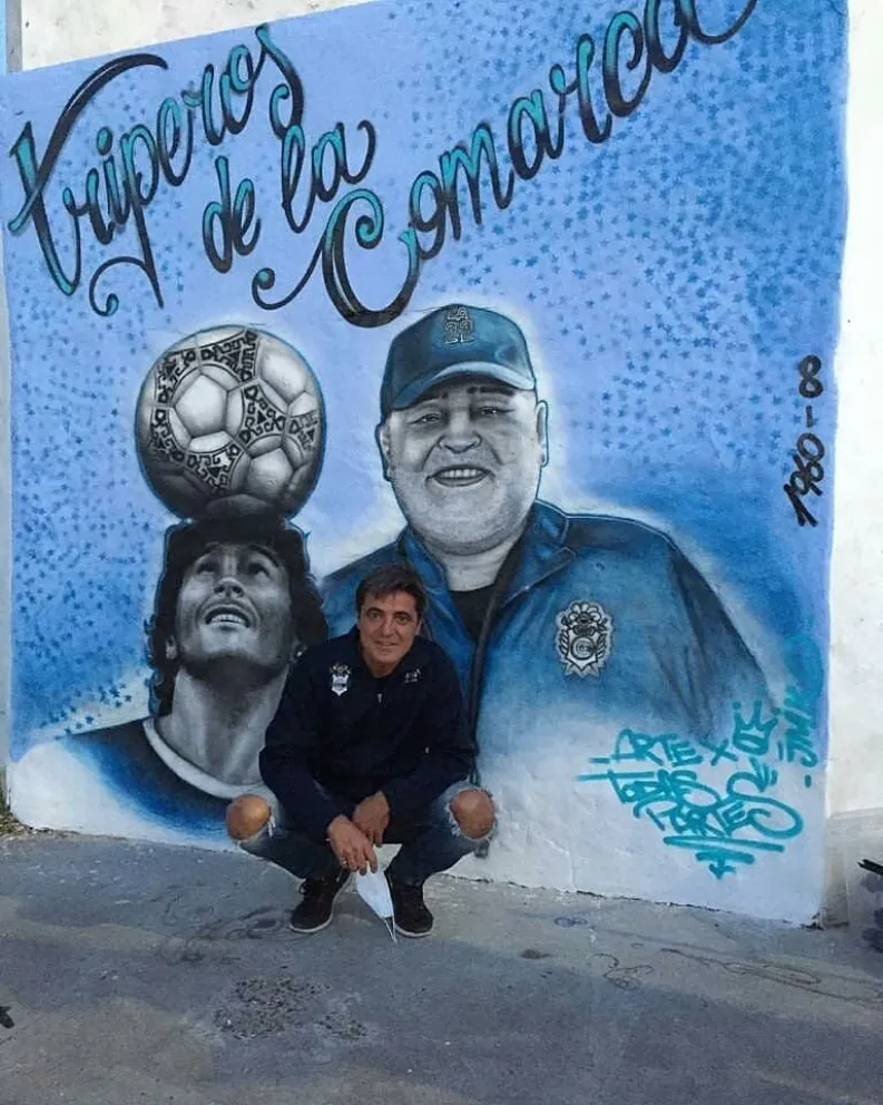 Un mural tripero en Viedma para homenajear al Diego