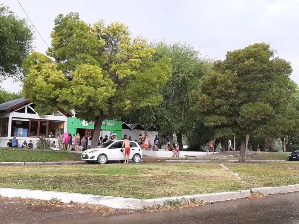 La lluvia empañó la jornada de reposeras