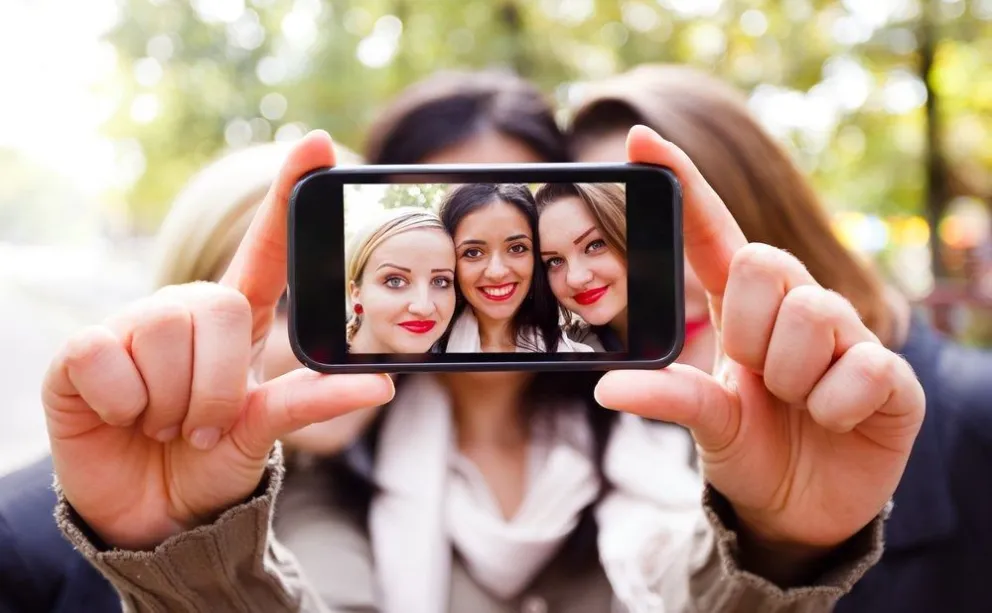 Trucos para tomar selfies sin manos desde tu celular