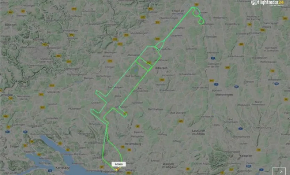 Piloto alemán dibujó una jeringa en el cielo para celebrar inicio de vacunación