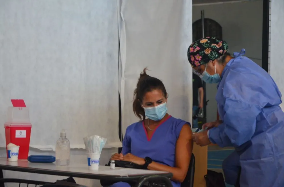 Día histórico: Se vacunaron los primeros viedmenses contra el covid