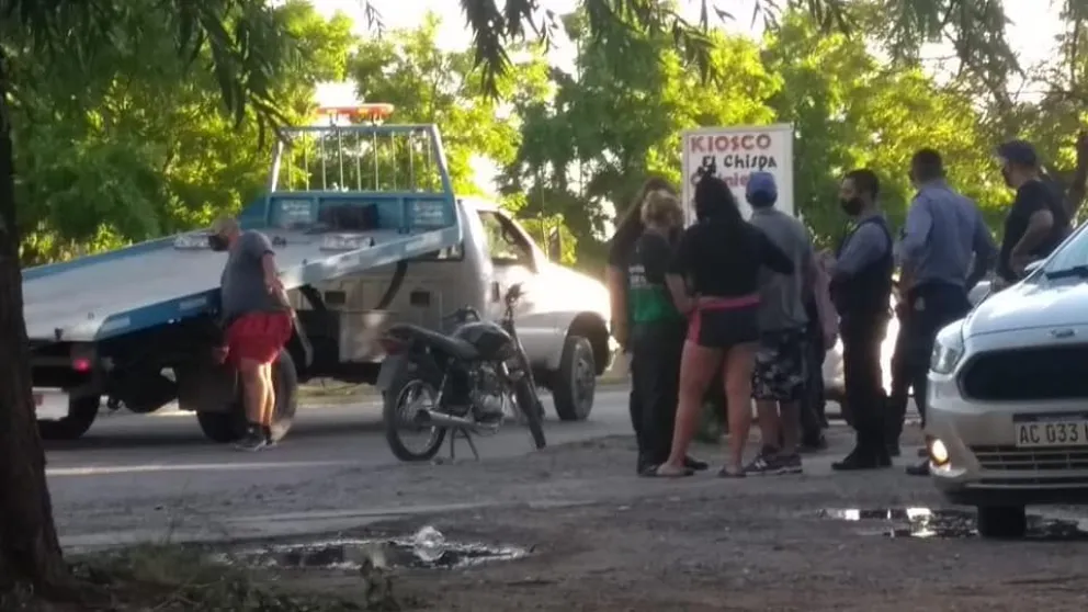 Le quisieron secuestrar la moto y trompeó a un policía