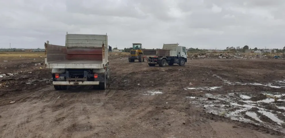 Están remediando el predio donde estaban los volquetes de basura, en la ruta 1