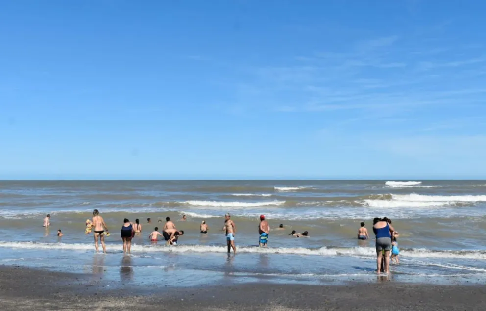Una multitud disfruta del primer día de año en El Cóndor
