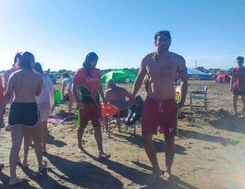 Se registra una decena de rescates por día en el mar