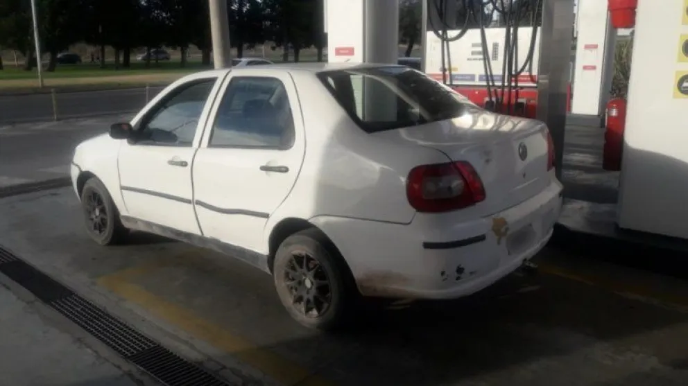 Quiso asaltar al playero después de cargar nafta y lo atraparon los empleados