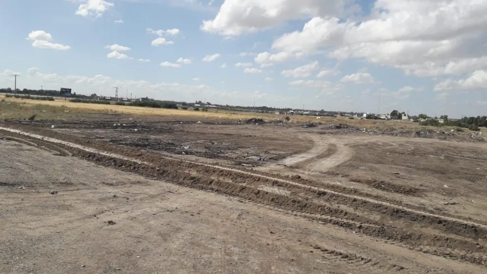 El municipio de Viedma retiró los volquetes del acceso a Viedma