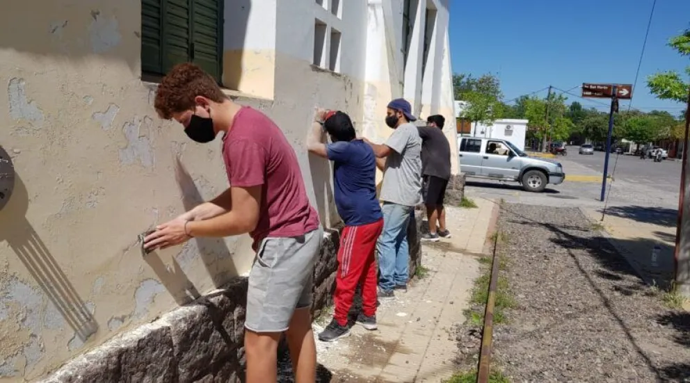 Jóvenes evangélicos hicieron reparaciones en el hospital de Choele Choel