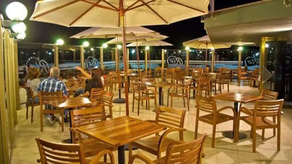 Las Grutas: comerciantes en contra de las posibles restricciones horarias