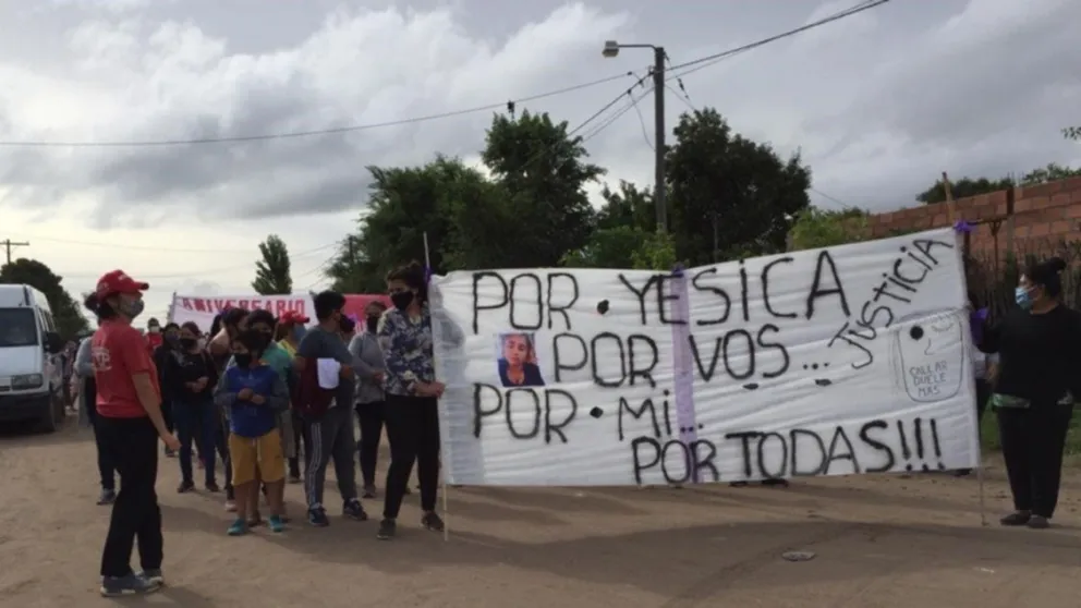 Marcharon en Buratovich por el femicidio de Yesica Paredes