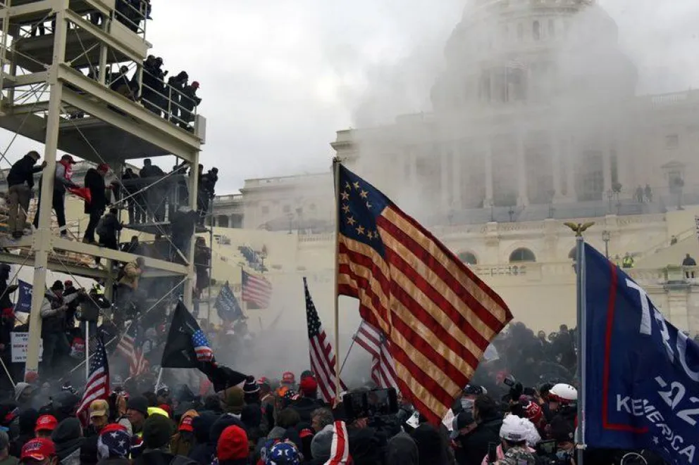Asalto al Capitolio deja cuatro muertos y 14 policías heridos