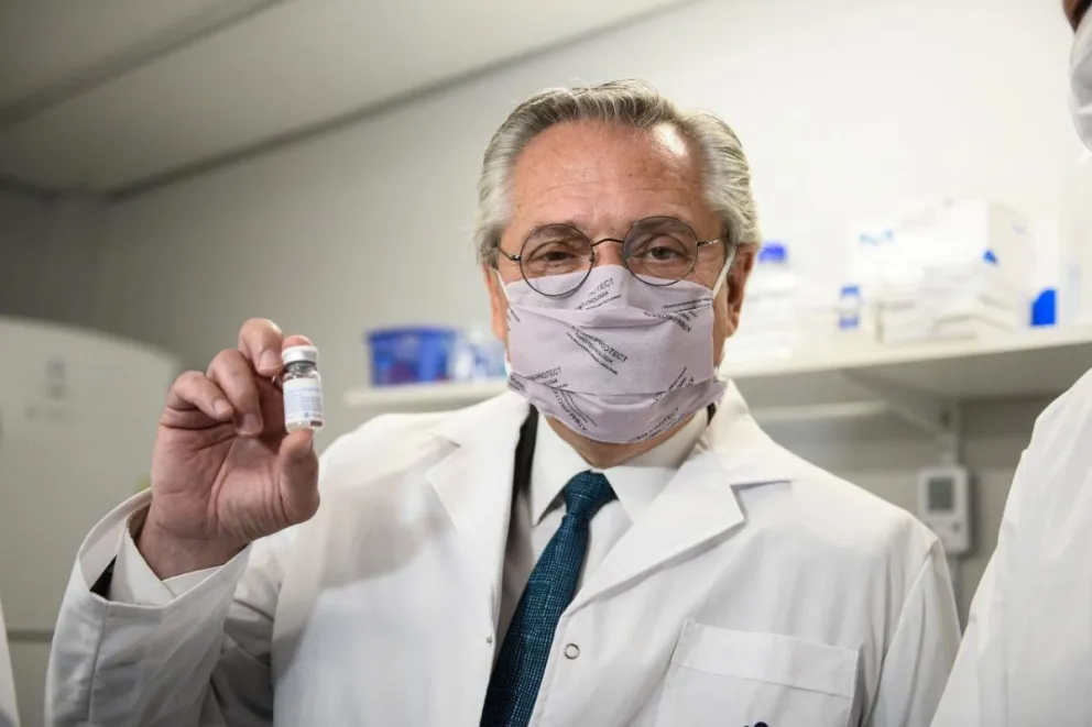 El Presidente recorrió el laboratorio donde se desarrolló el suero anti COVID-19