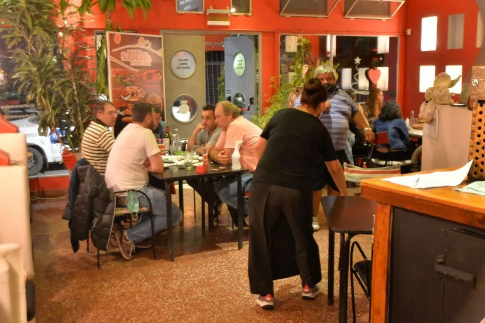 Gastronómicos aseguran que no se modificarán los horarios permitidos