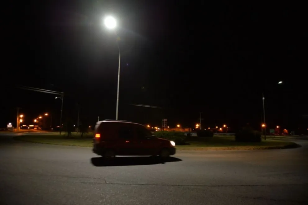 Arreglaron la luz en la rotonda de la UNRN