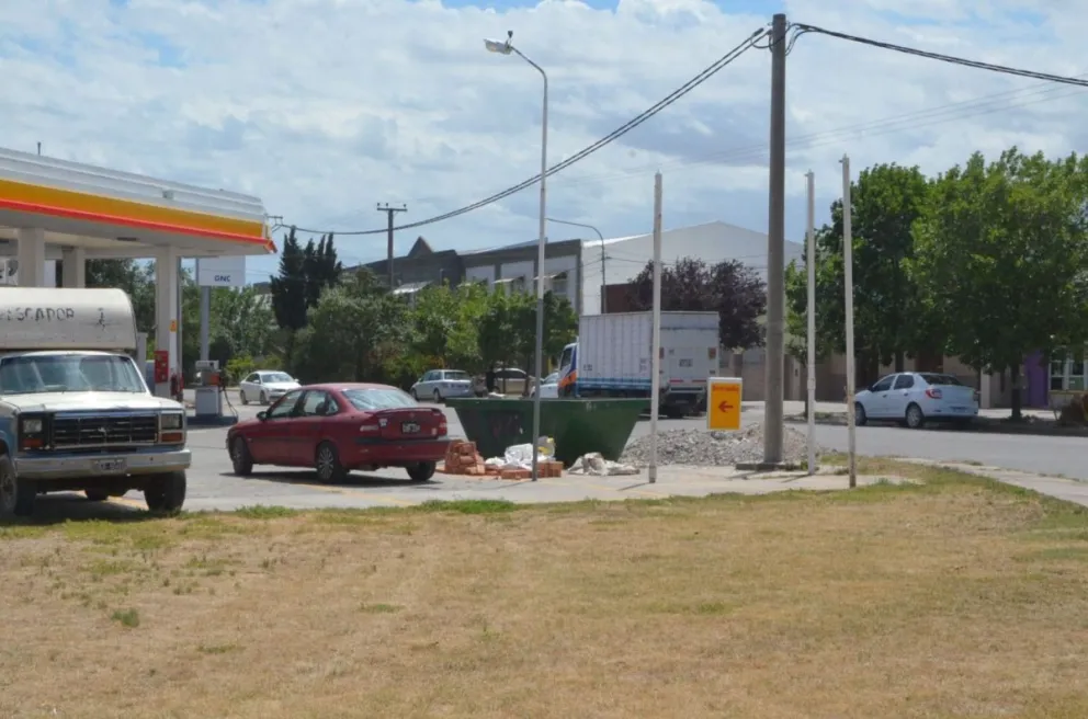 Amenazaron con arma de fuego a un playero de estación de servicio