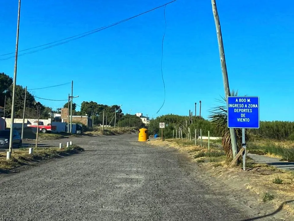 A no perderse, El Cóndor tiene nueva cartelería indicando la Zona de Deportes de Viento