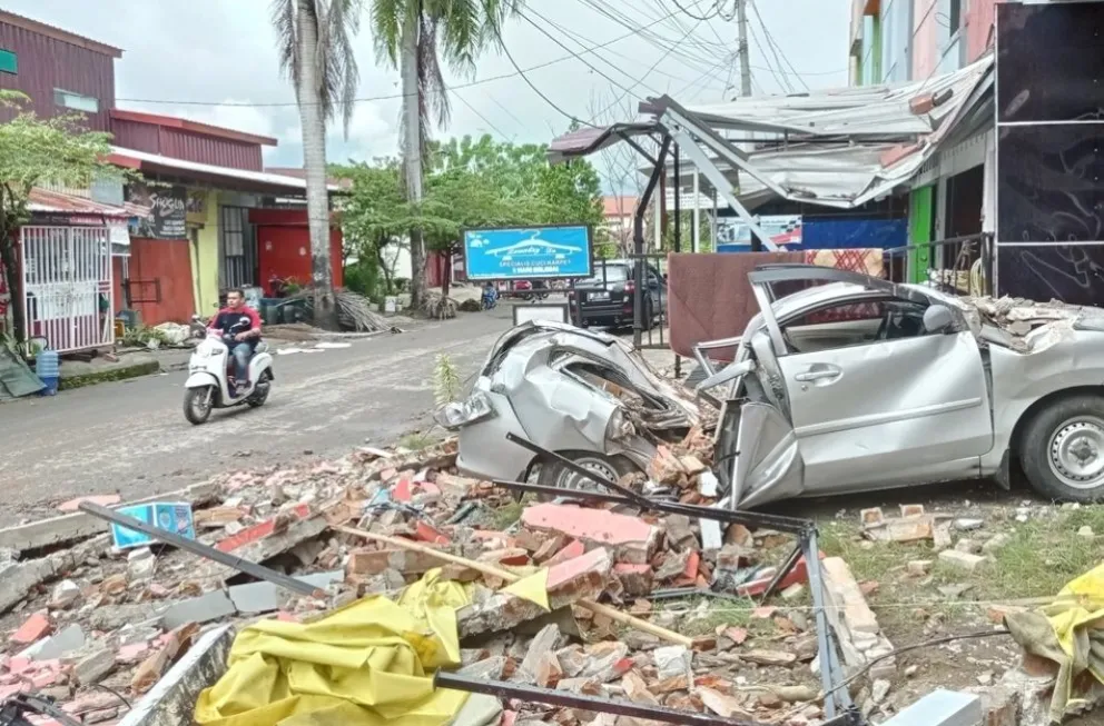 Fuerte terremoto en Indonesia deja 34 muertos y varios heridos