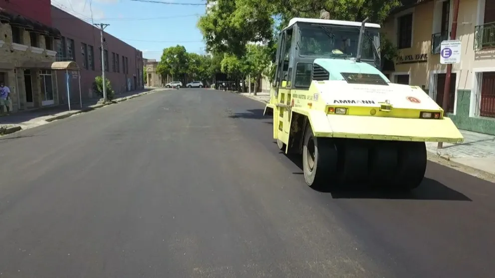 Se reasfalta la calle Alsina, entre Moreno y 25 de Mayo