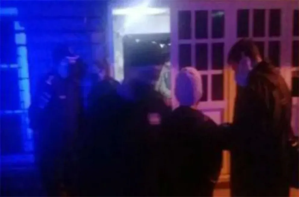 Debaratan una fiesta clandestina llena de alcohol y menores