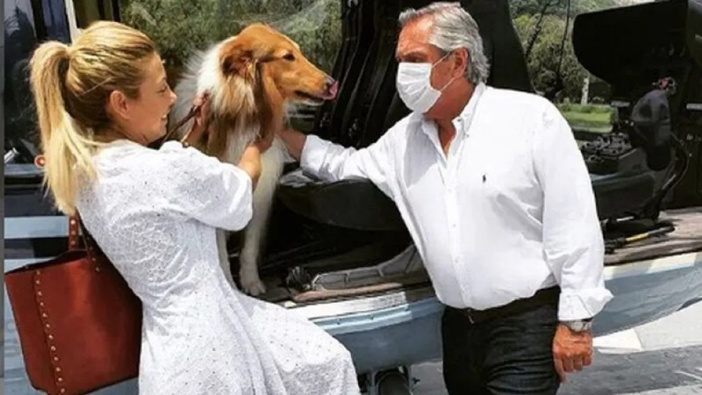 Critican a Alberto Fernández por pasear a su perro en helicóptero