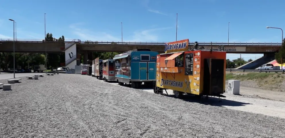 Se concretó el traslado de los carritos gastronómicos de la Costanera