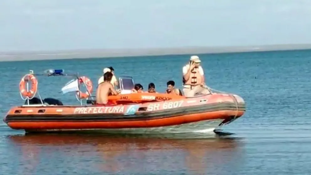 Así rescataban a la nena de siete años del lago Pellegrini