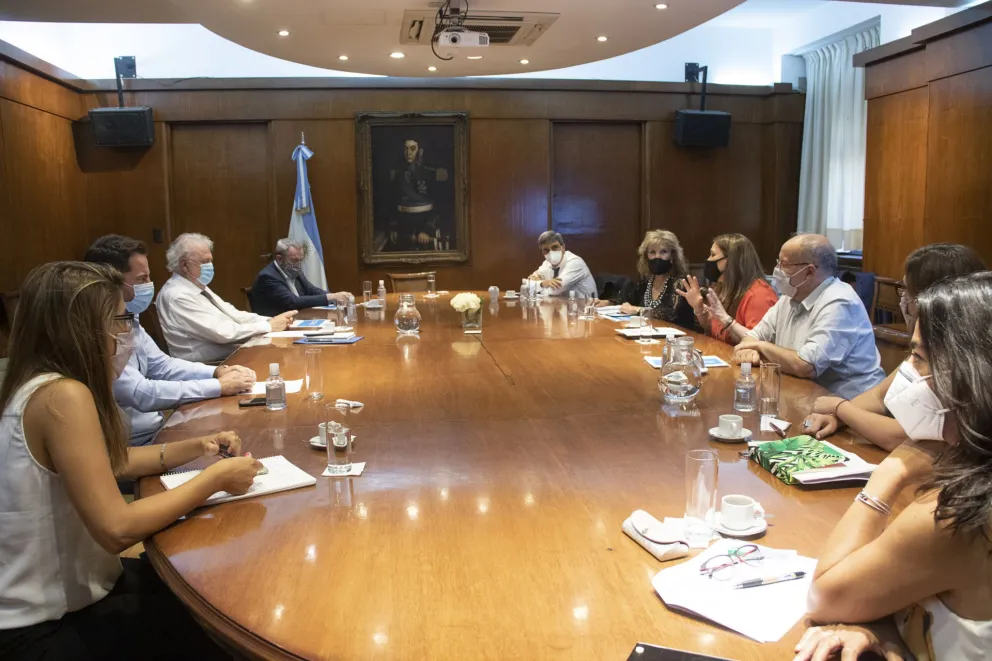 Di Giácomo repasó el plan de vacunación contra el COVID-19 con Ginés González García